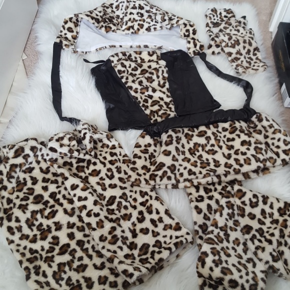 Other - Halloween Costume. 7pc Sexy Cheetah Leopard